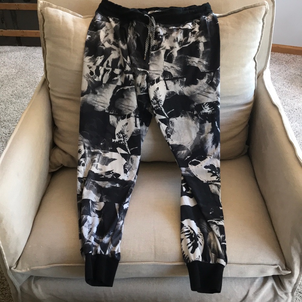 Lucy activewear pants